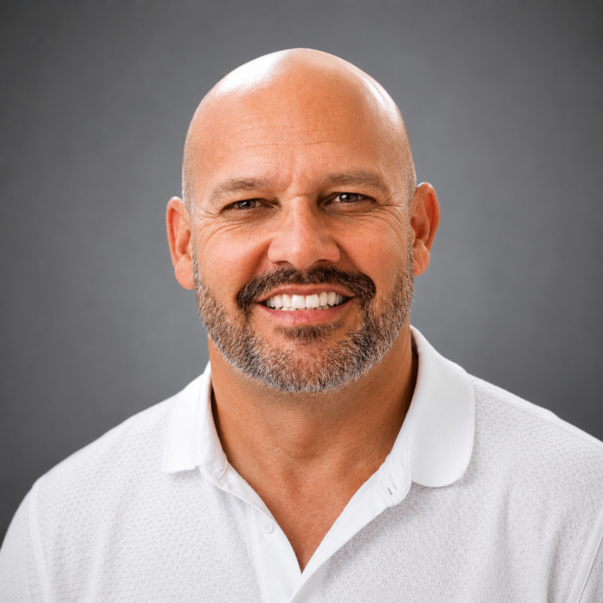 Aram Chavez headshot